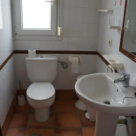 Balneario De Alicun De Torres 2*